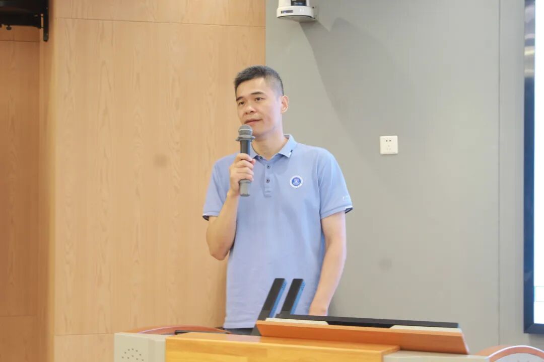 胡雷讲话.jpg