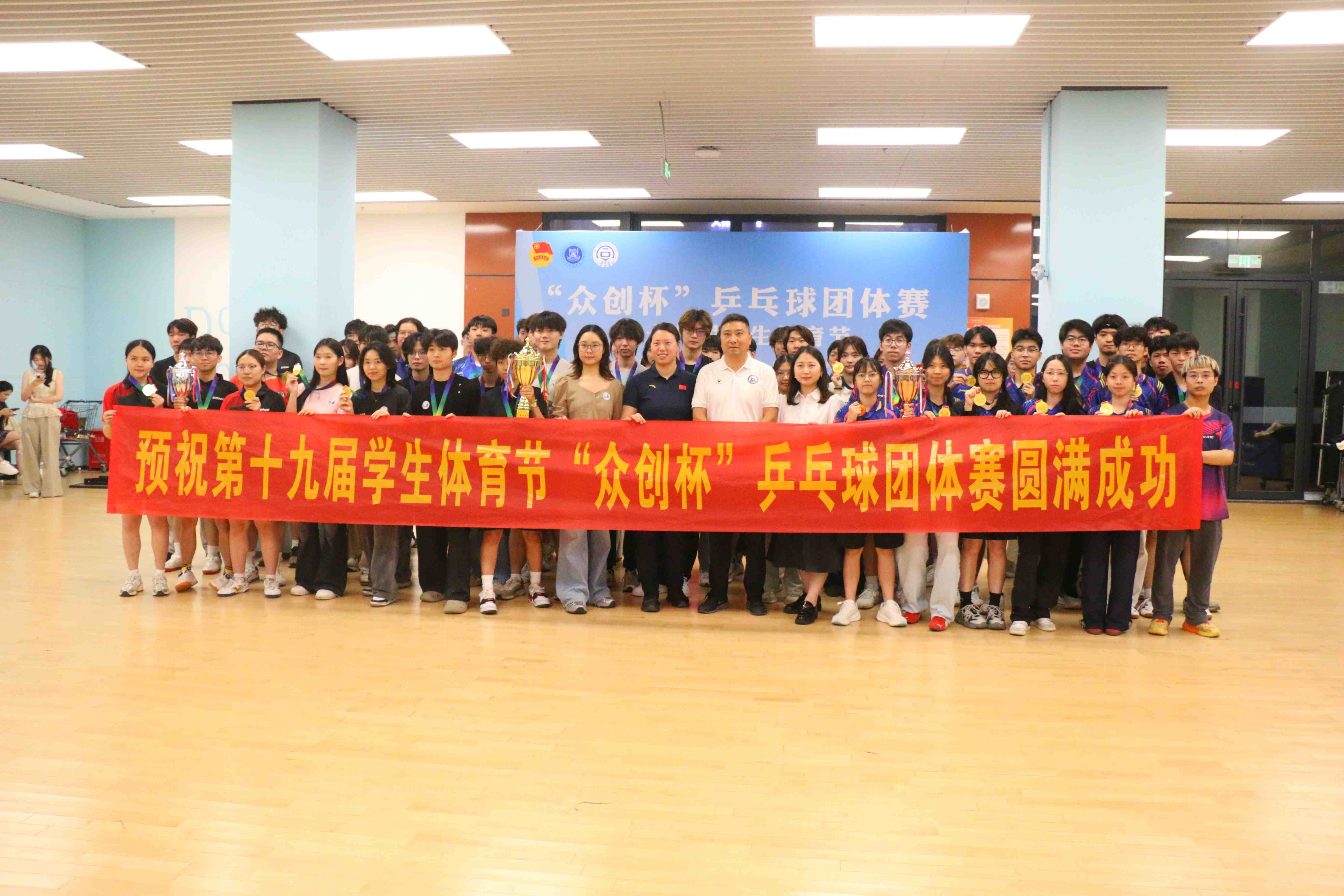 大合影.jpg