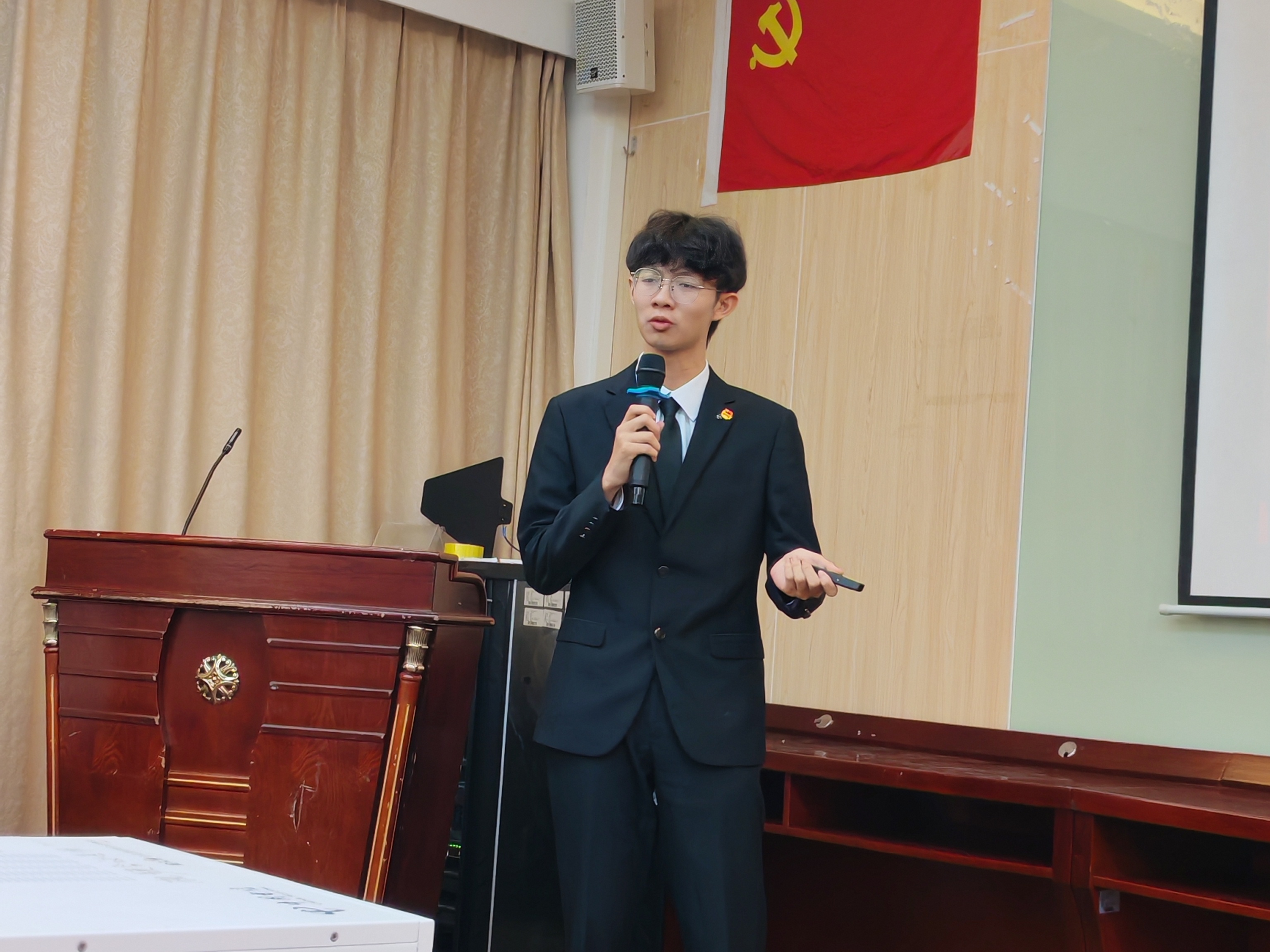 冯.jpg