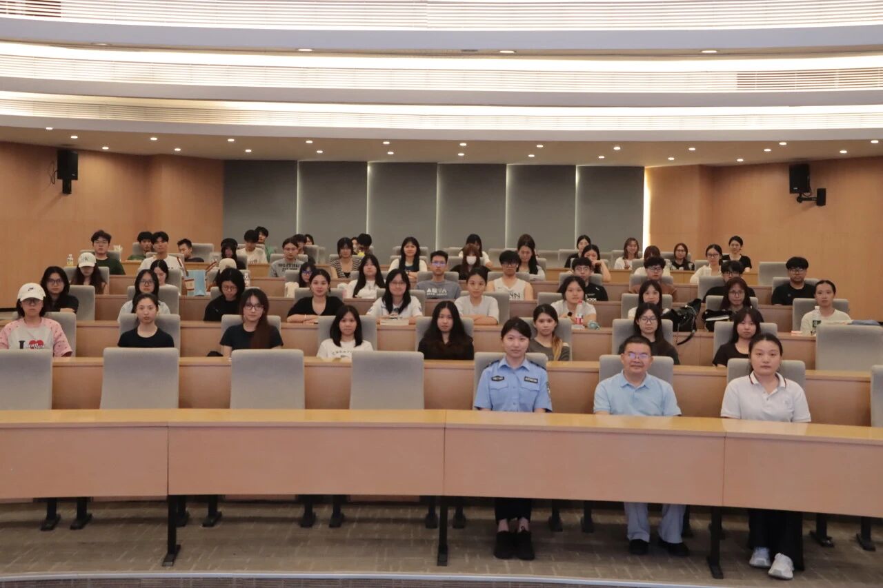 图5 合影留念.jpg