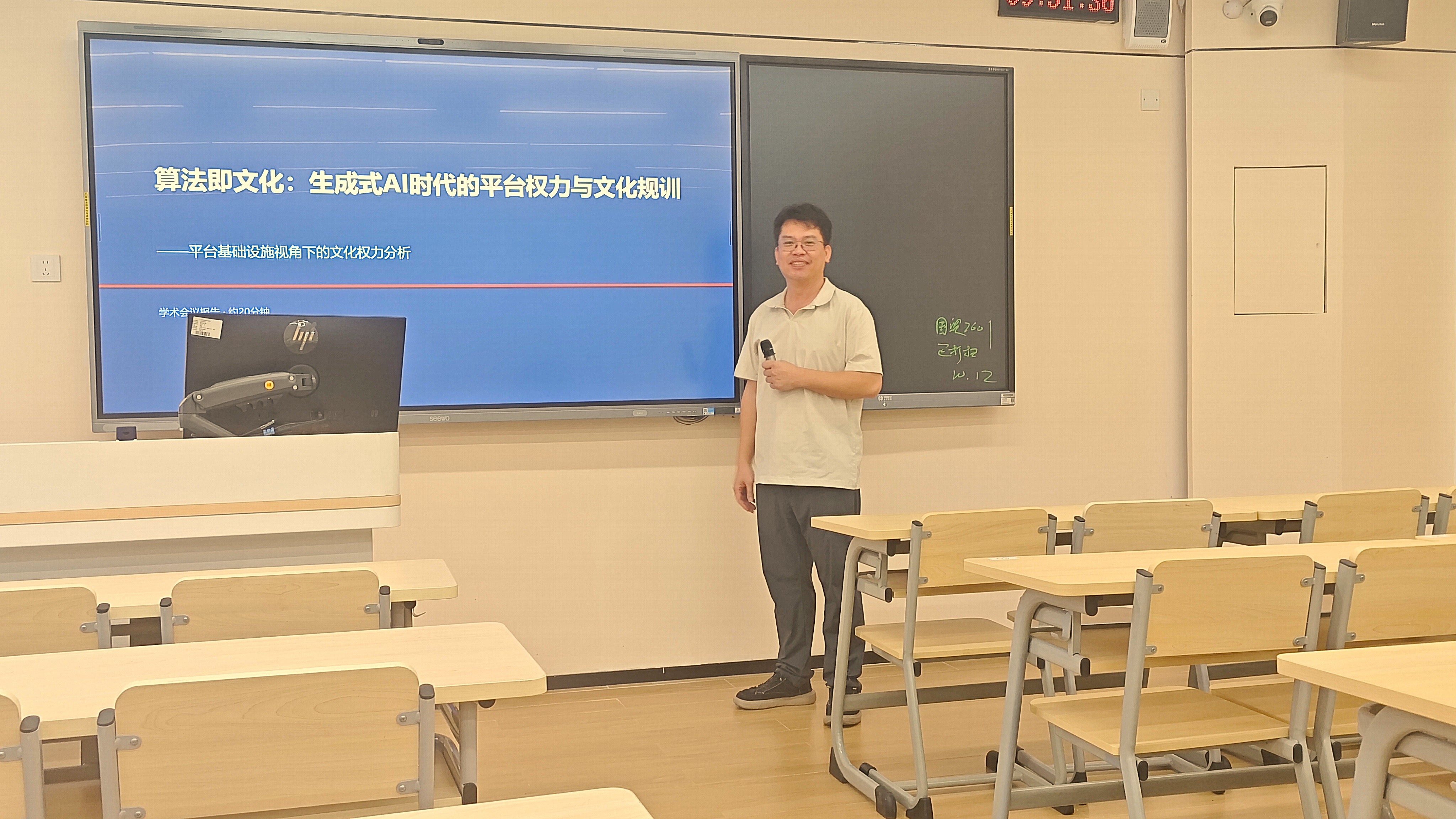 3.何博士.jpg